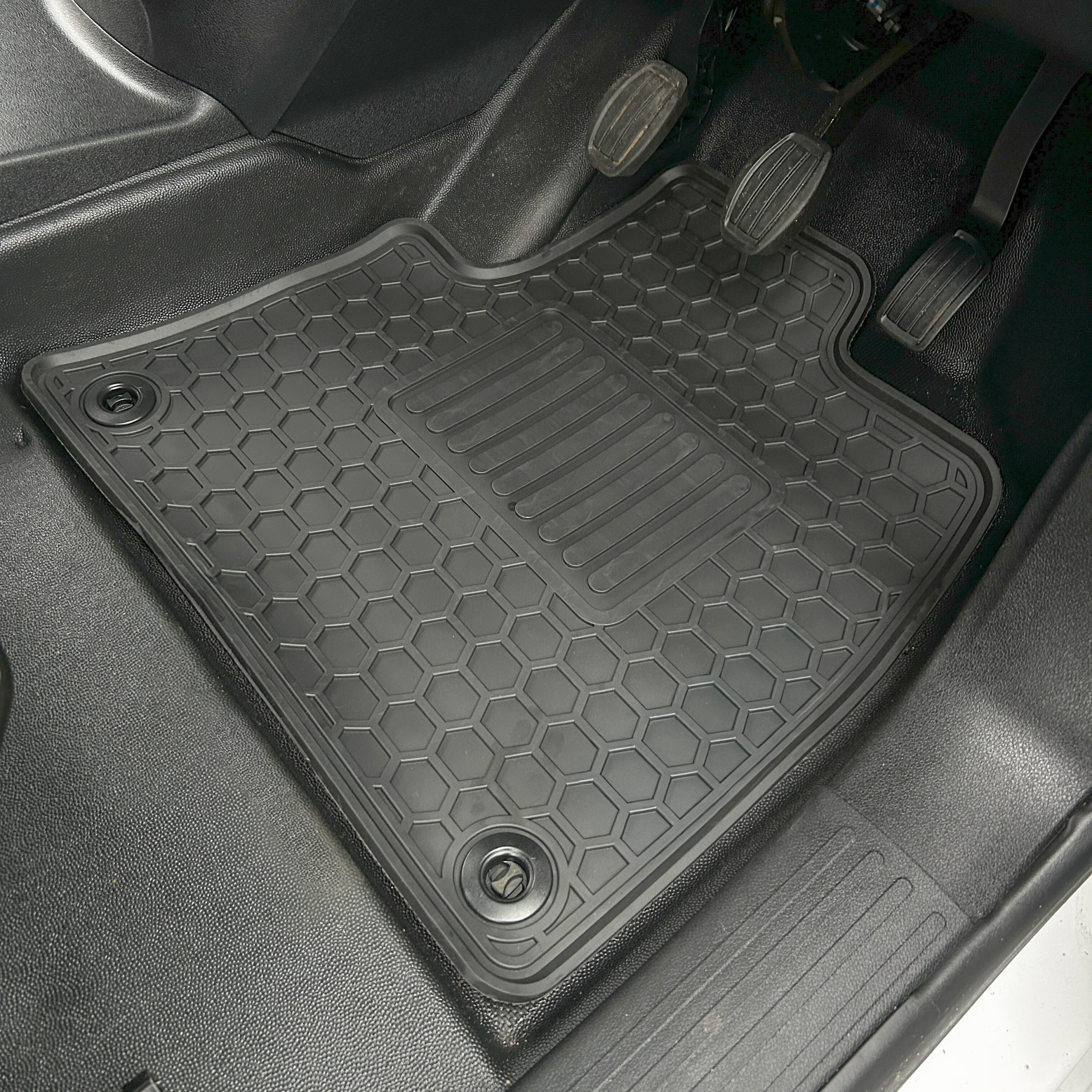 Iveco Daily 2014 - Present Moulded Rubber Van Mat